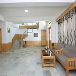 Oyo 9995 Manali Plaza