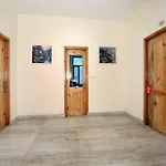 Oyo 9995 Manali Plaza